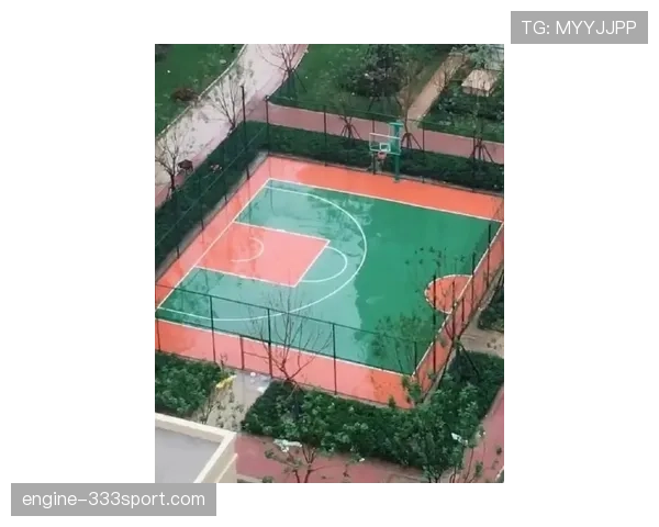 汪周雨球场全神贯注，转到他同一天晒出的豪宅早餐我一秒怀疑人生